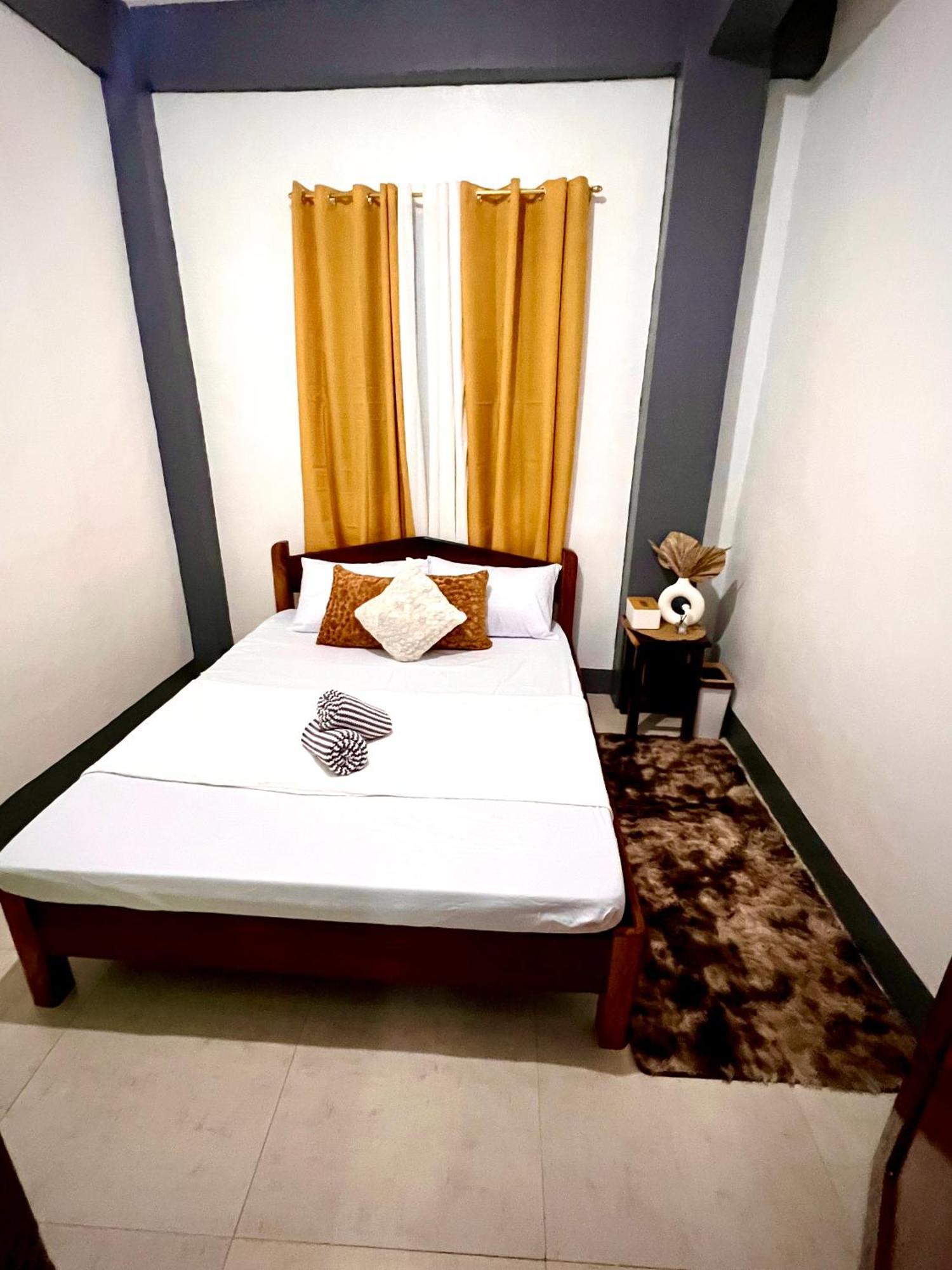 Eighty8 Tourist Inn Корон Экстерьер фото