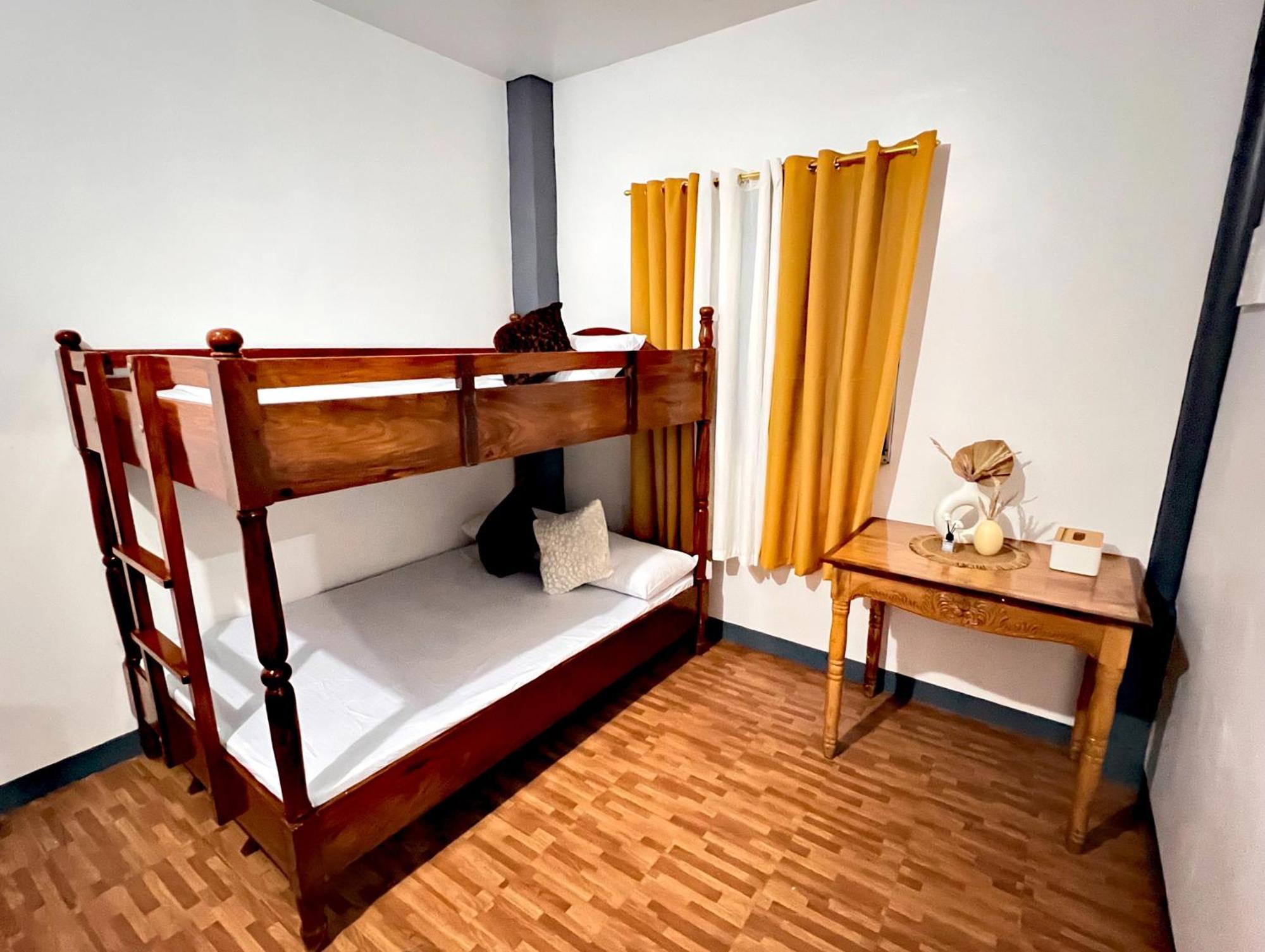Eighty8 Tourist Inn Корон Экстерьер фото